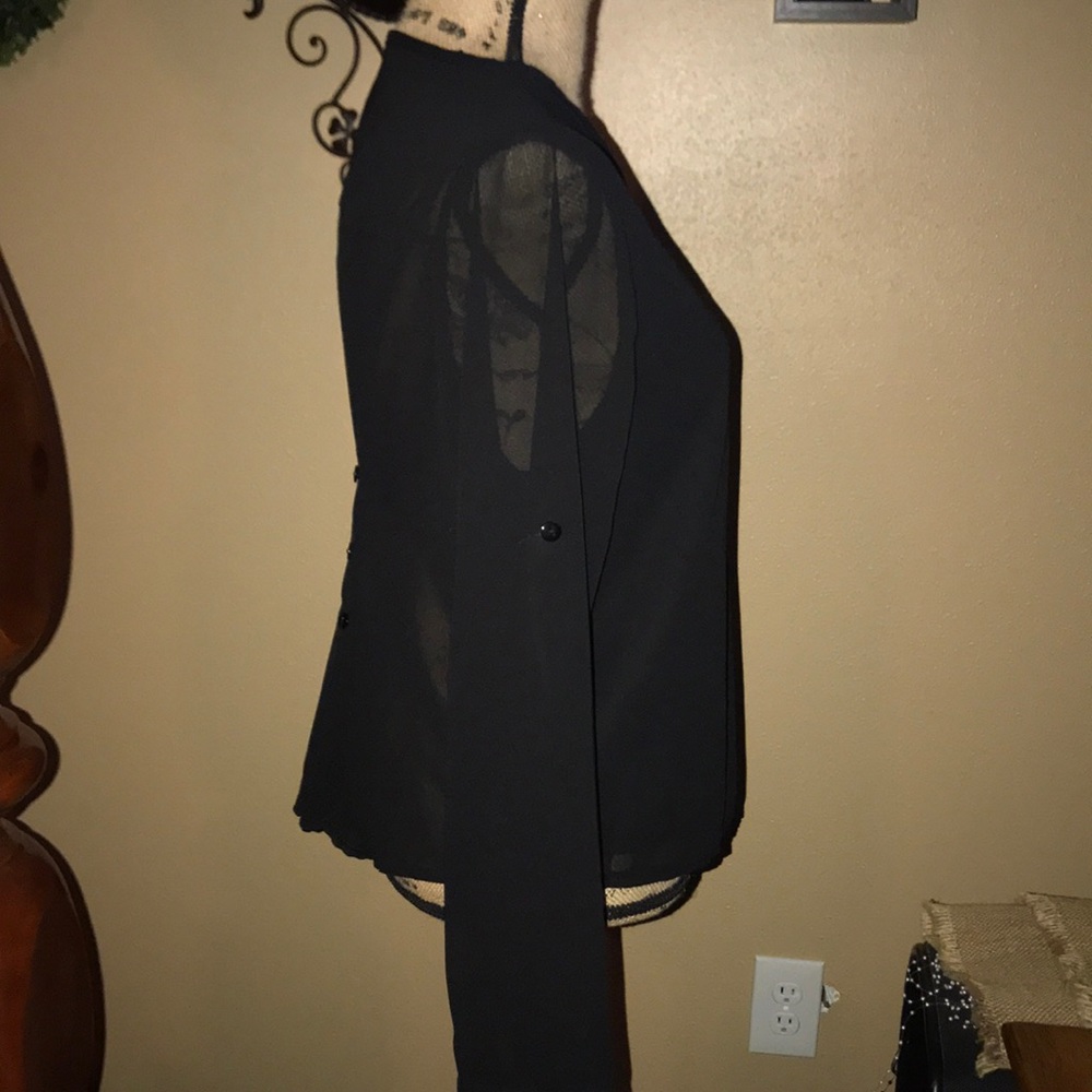 NWOT beautiful back blouse - Picture 5 of 8